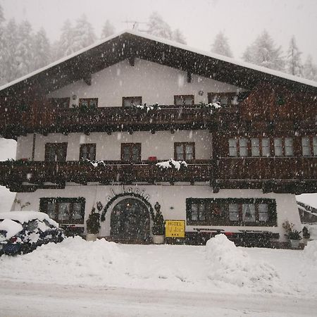 Hotel Al Larin Cortina d'Ampezzo Exterior photo