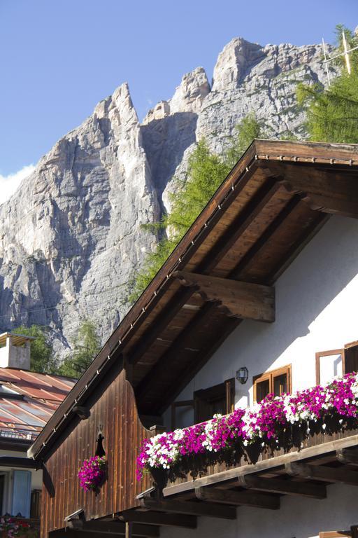 Hotel Al Larin Cortina d'Ampezzo Exterior photo