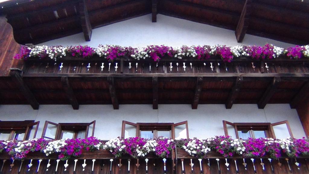 Hotel Al Larin Cortina d'Ampezzo Exterior photo