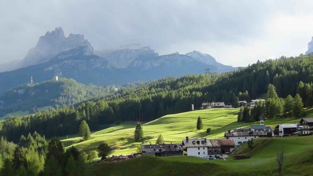 Hotel Al Larin Cortina d'Ampezzo Exterior photo